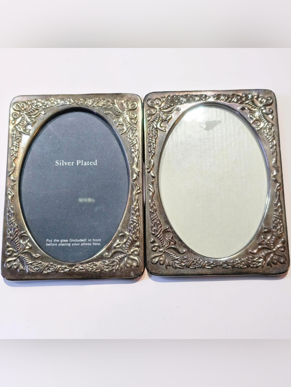 Silver Plated Vintage Decorative 3 1/2" x 5" Oval Picture Frames Pair